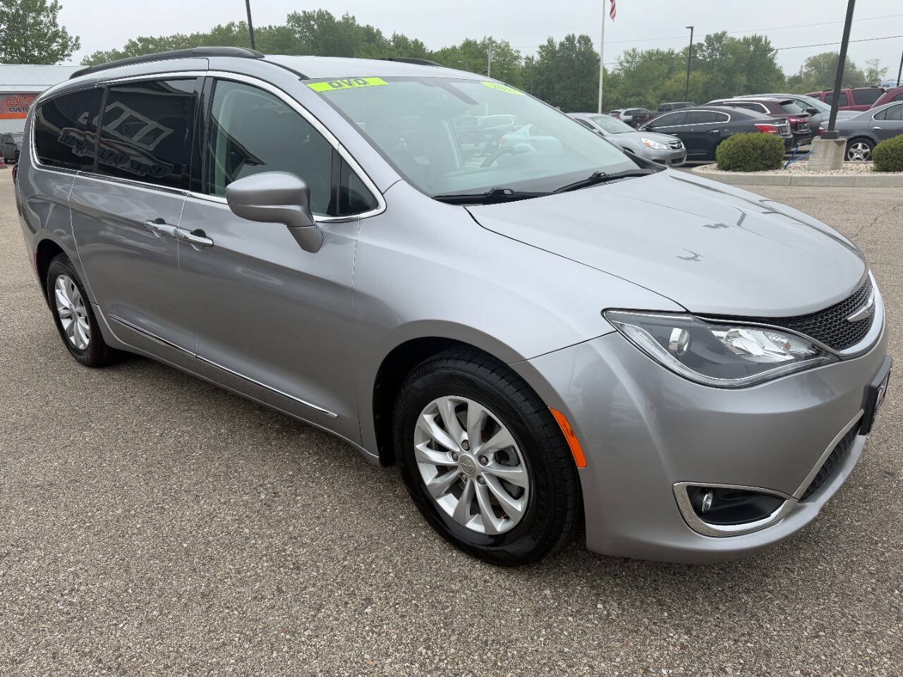 Used 2017 Chrysler Pacifica Touring-L FWD image 7
