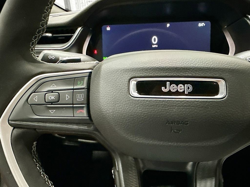 New 2025 Jeep Grand Cherokee L Laredo image 30