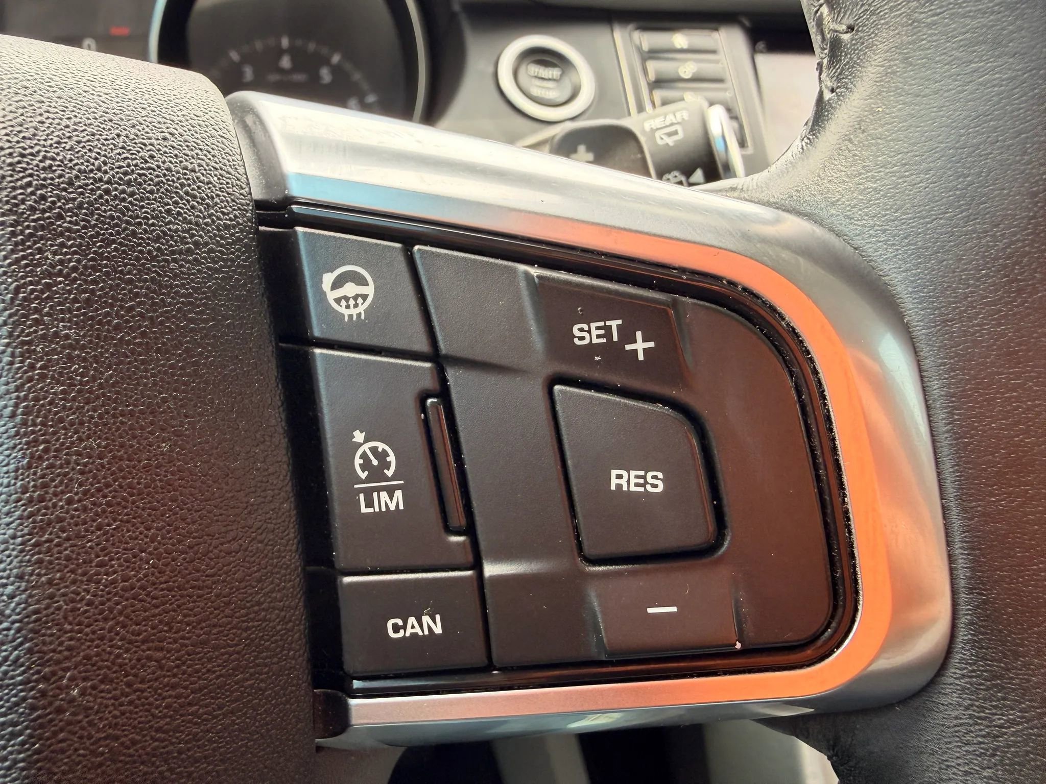 Used 2017 Land Rover Discovery Sport SE image 17