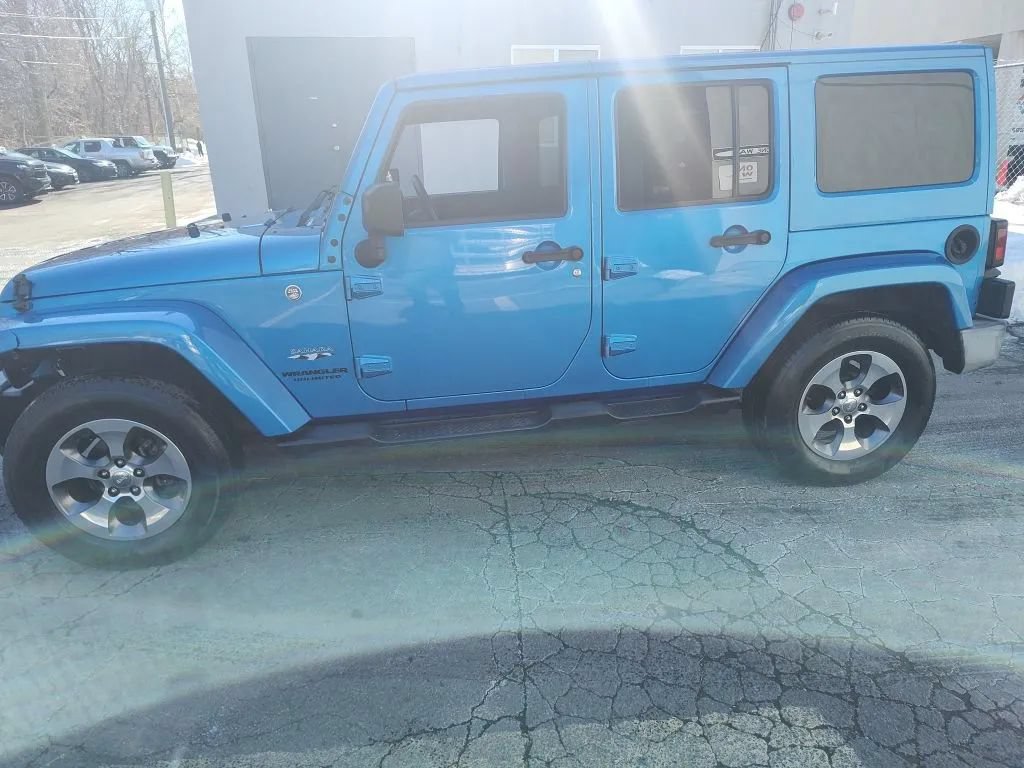 Used 2016 Jeep Wrangler Unlimited Sahara w/ Max Tow Package AWD/4WD image 2