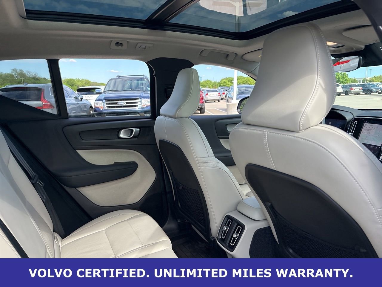 Certified 2023 Volvo XC40 B5 Ultimate w/ Protection Package Premier image 12