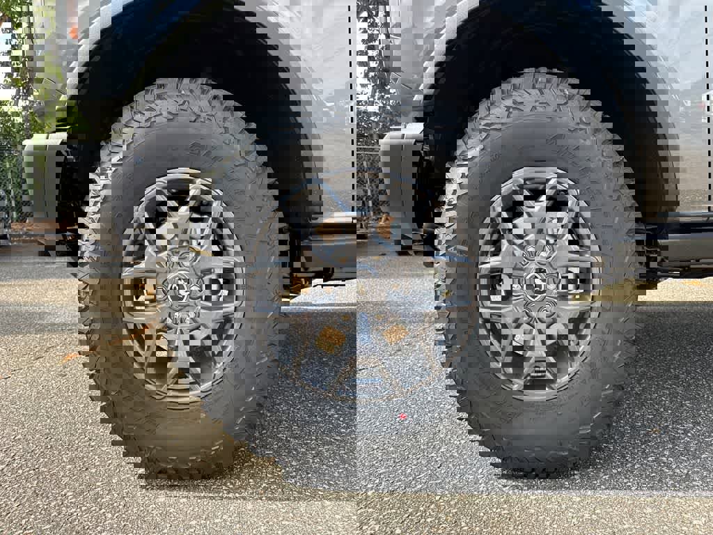 New 2025 Ford Bronco Badlands image 9