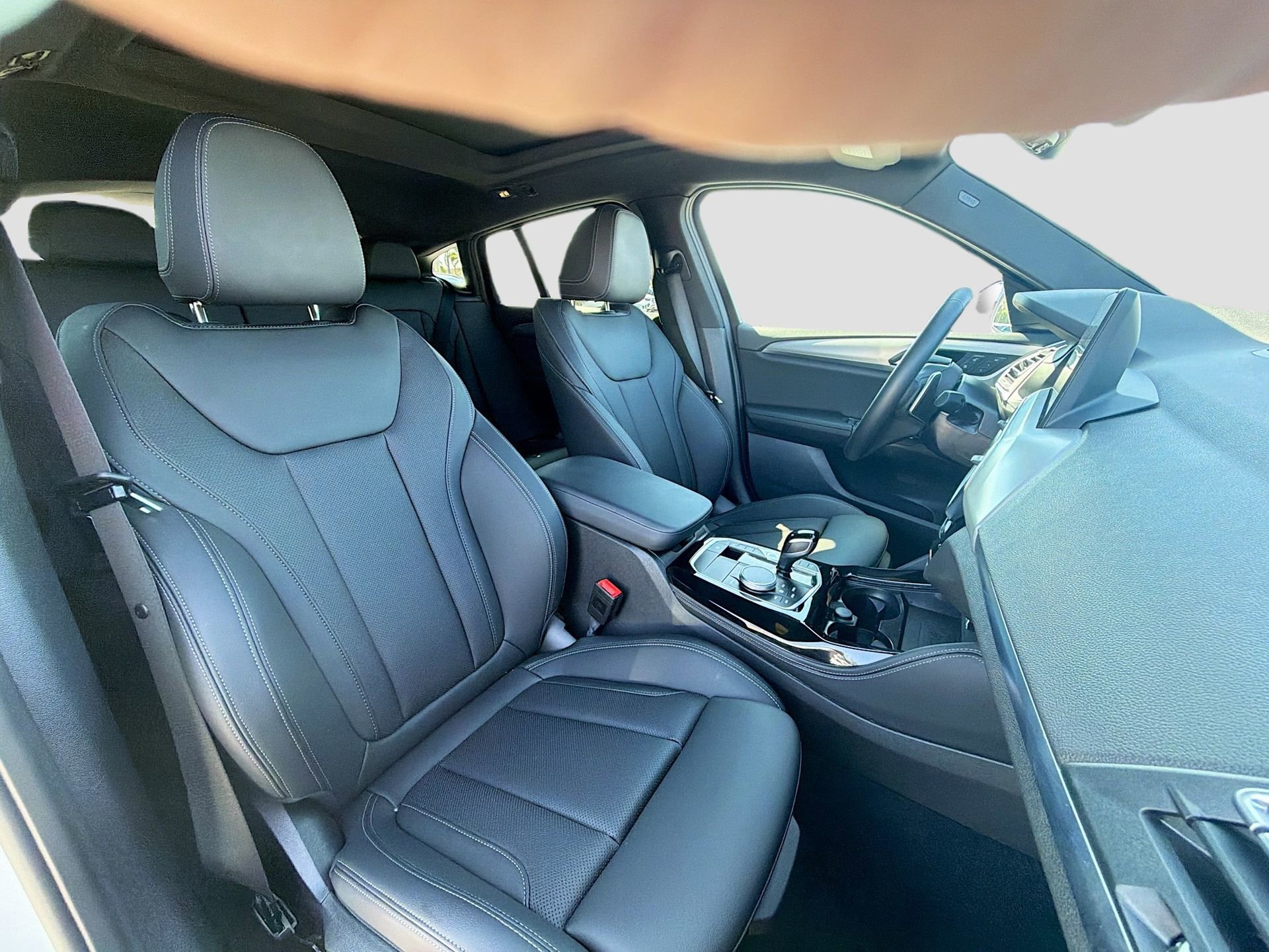 Certified 2025 BMW X4 xDrive30i w/ Premium Package image 16