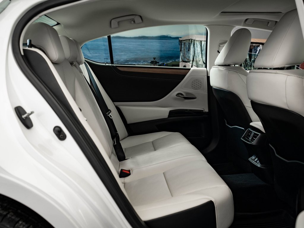 Certified 2023 Lexus ES 250 w/ Premium Package image 44