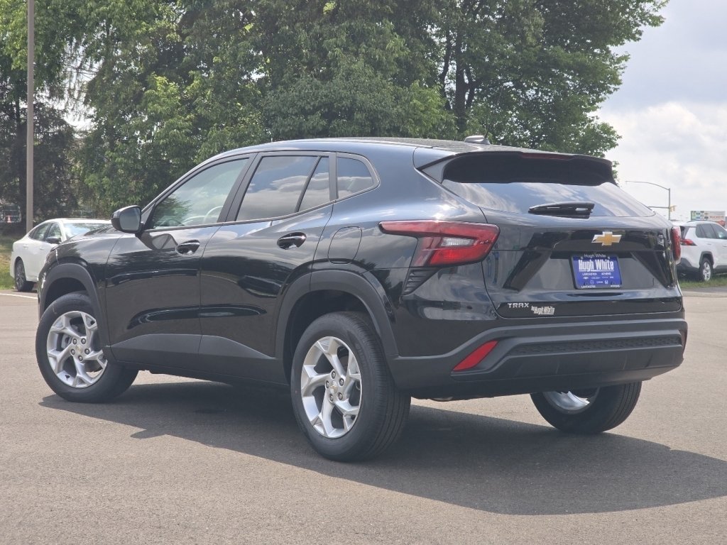 New 2026 Chevrolet Trax LS w/ LS Convenience Package FWD image 11