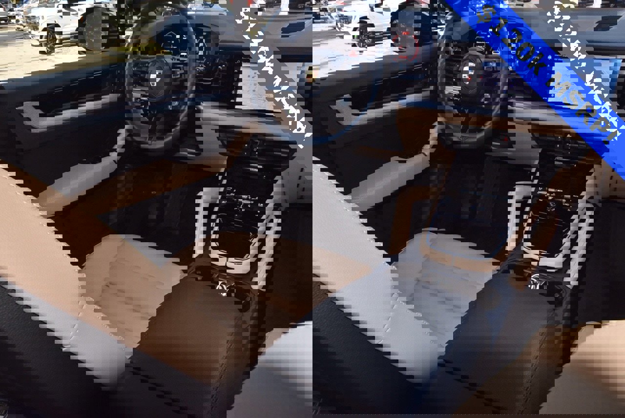 Used 2025 Porsche Cayenne image 15