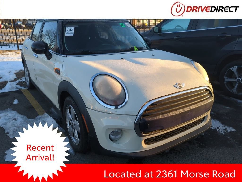Used 2017 MINI Cooper 4-Door Hardtop image 1