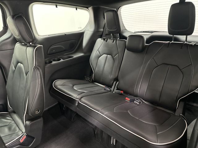 Used 2025 Chrysler Pacifica Limited AWD/4WD image 27