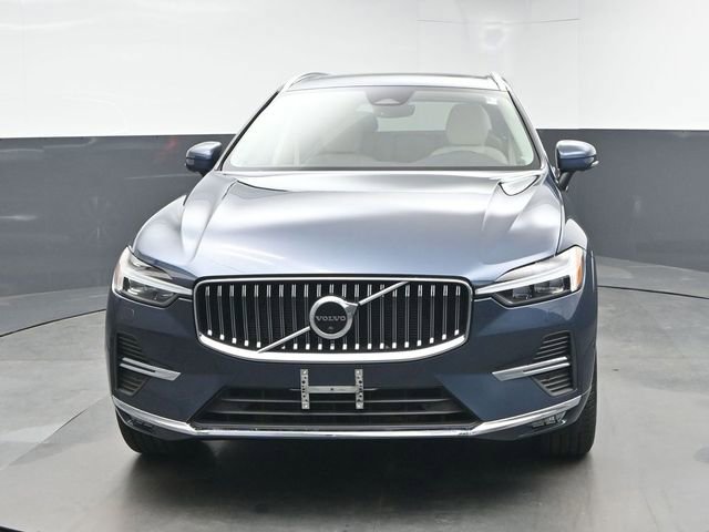 Used 2023 Volvo XC60 B5 Plus w/ Climate Package AWD/4WD image 3