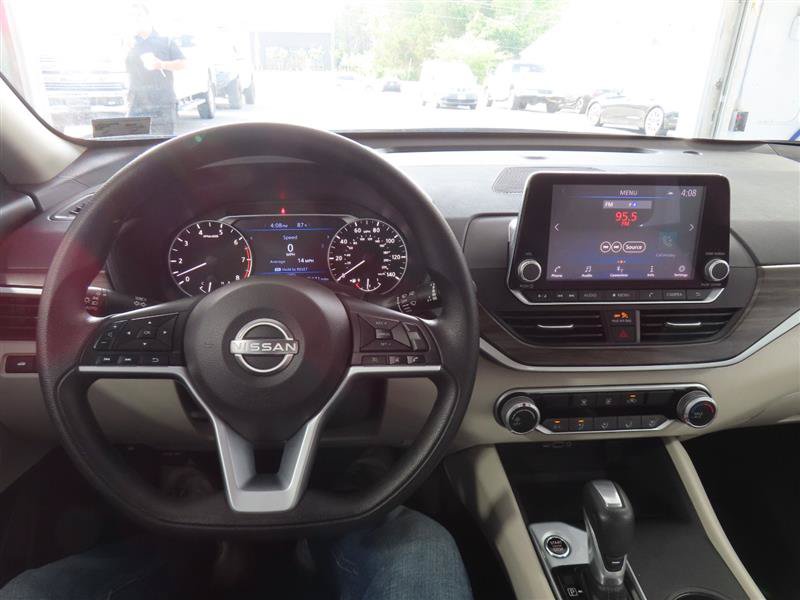 Used 2025 Nissan Altima 2.5 SV FWD image 20