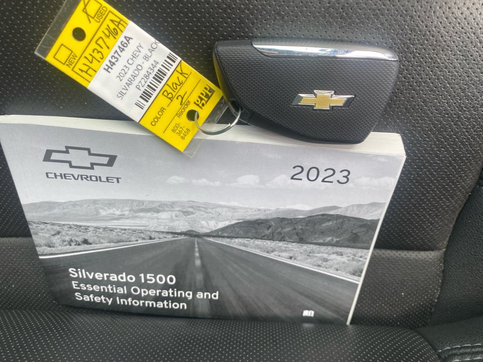 Used 2023 Chevrolet Silverado 1500 LTZ AWD/4WD image 38