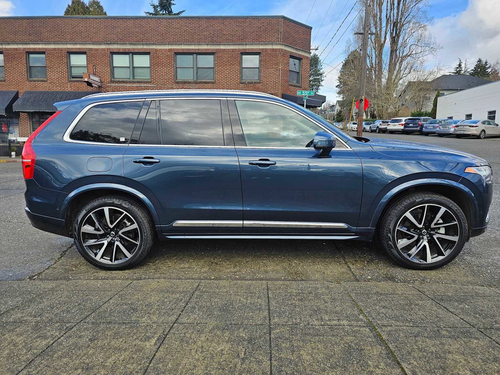 Certified 2024 Volvo XC90 B6 Ultimate w/ Protection Package Premier image 3