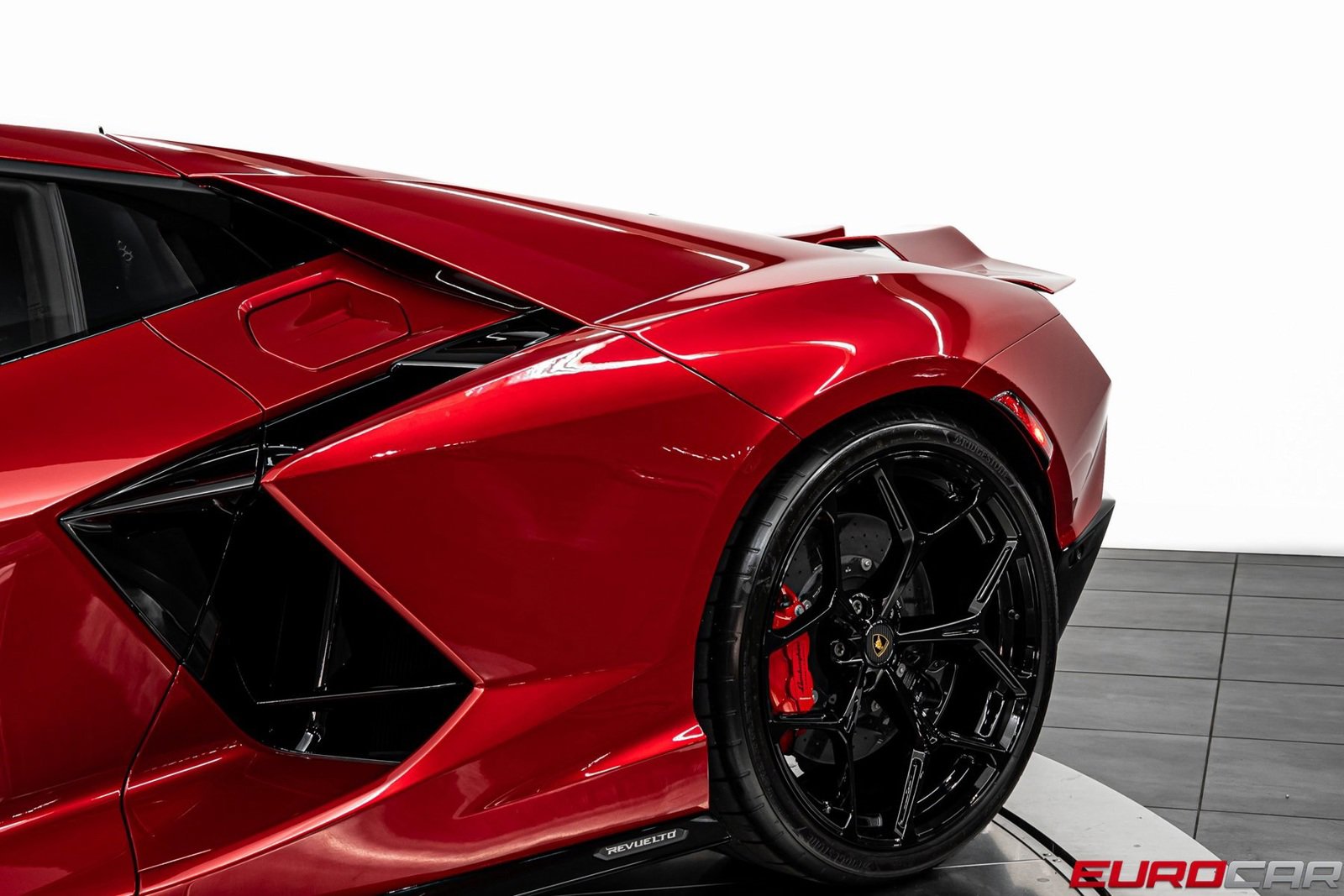Used 2025 Lamborghini Revuelto image 18