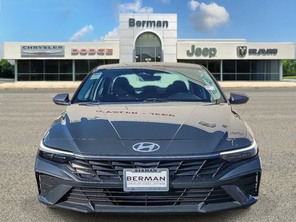 Used 2024 Hyundai Elantra SEL FWD image 8