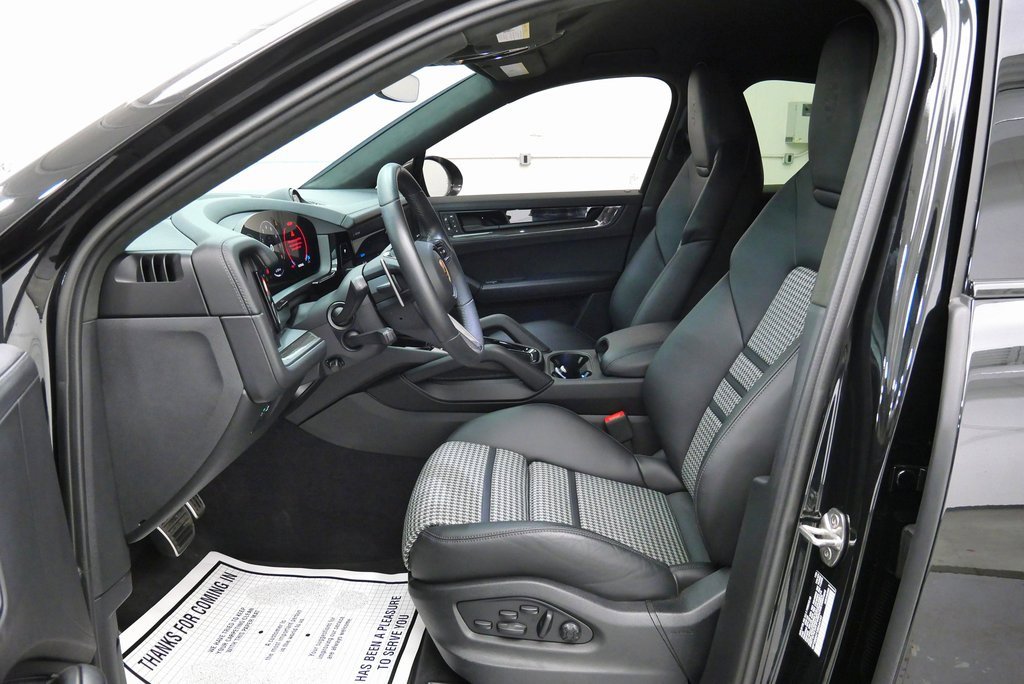 Used 2025 Porsche Cayenne GTS image 11