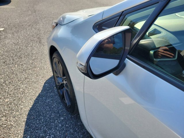 Used 2023 Toyota Corolla SE image 18