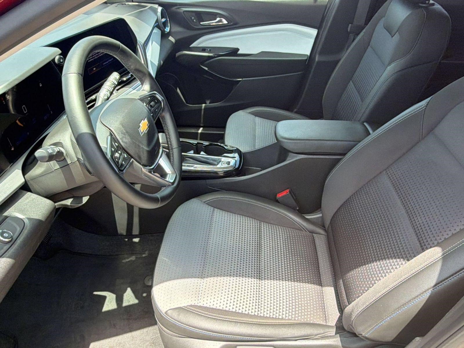 Used 2025 Chevrolet Trax LT w/ LT Convenience Package FWD image 5