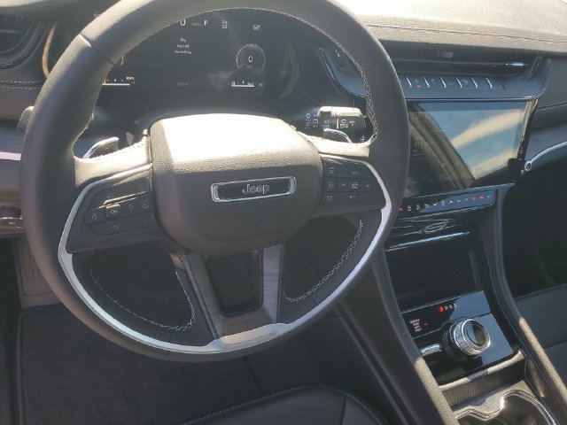 New 2026 Jeep Grand Cherokee Limited w/ Limited Altitude Package AWD/4WD image 19
