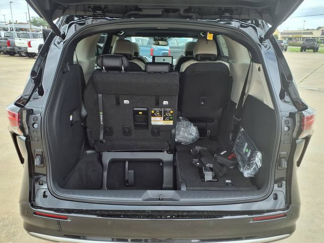 Used 2026 Toyota Sienna Limited FWD image 28