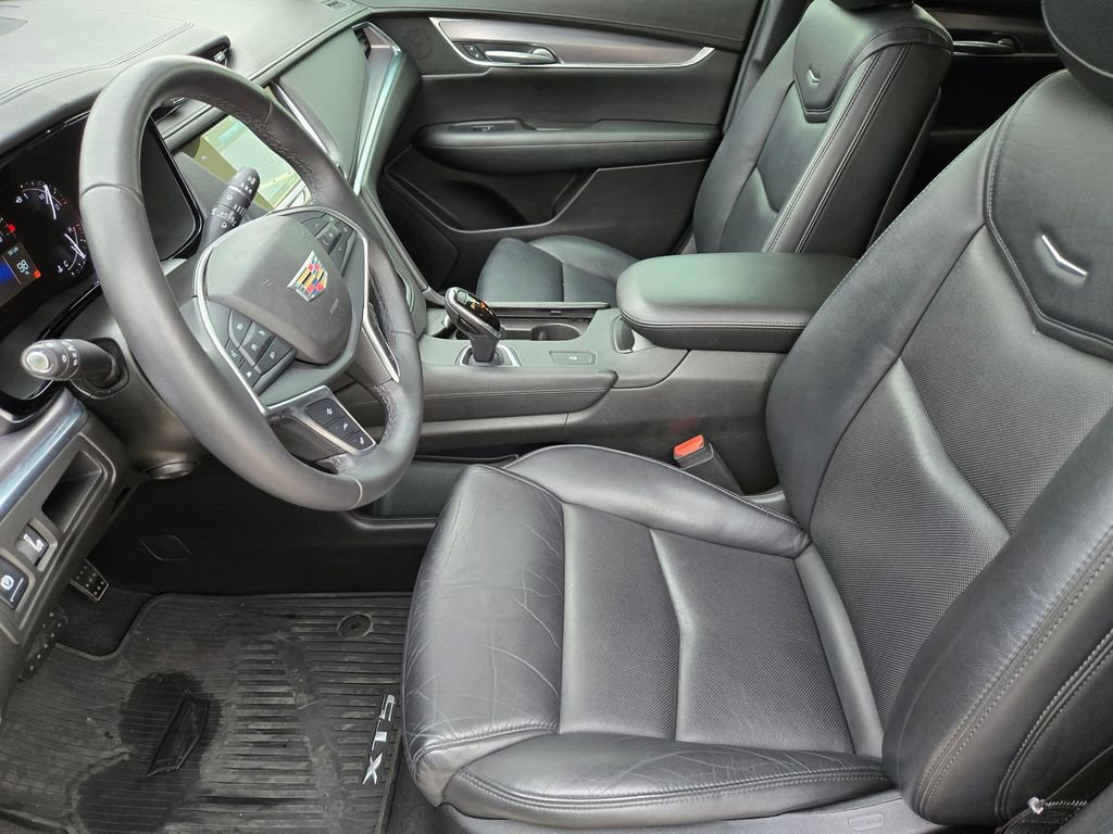 Used 2018 Cadillac XT5 Luxury w/ Driver Awareness Package image 11