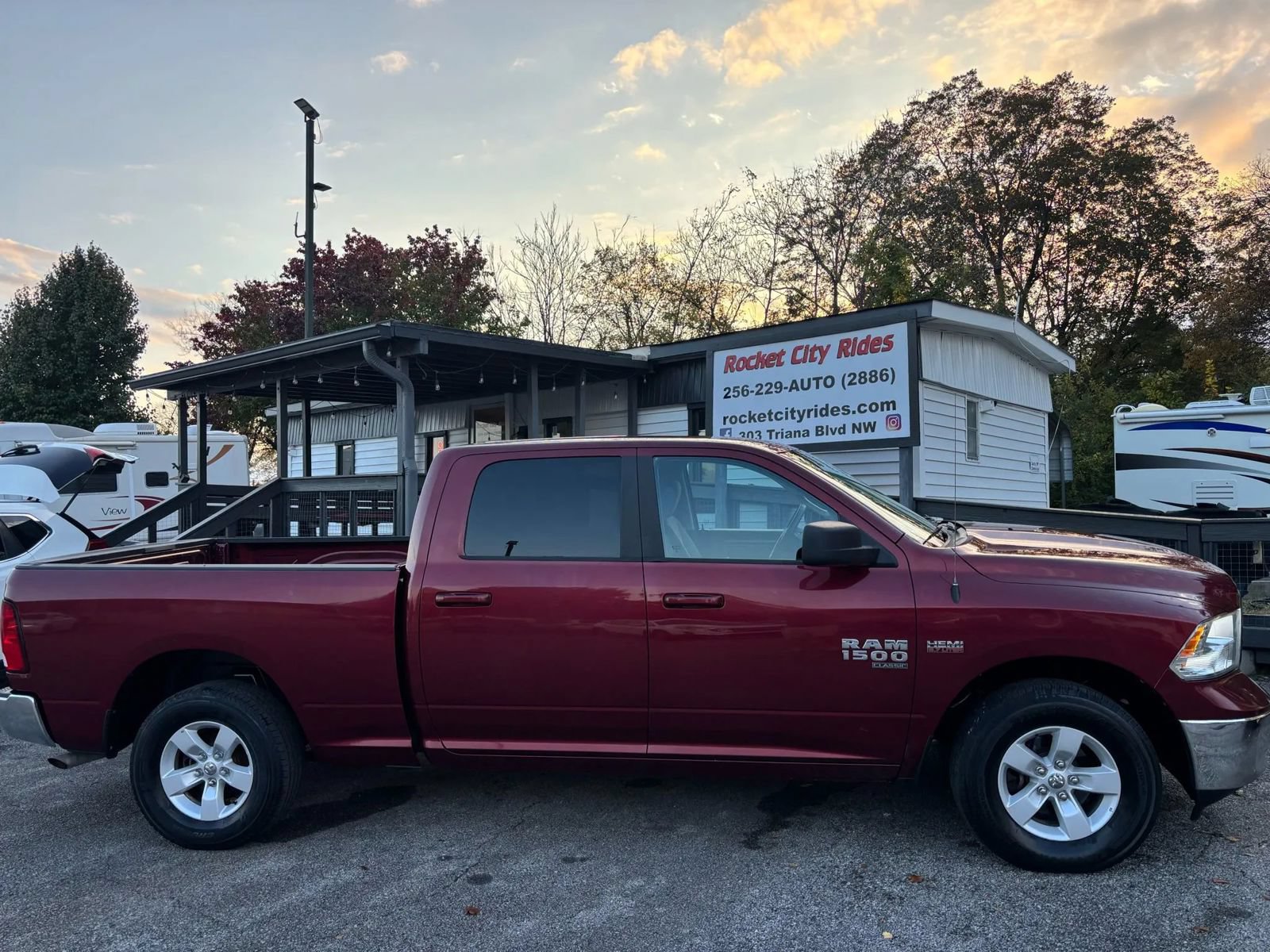 Used 2021 RAM 1500 Classic SLT AWD/4WD image 2