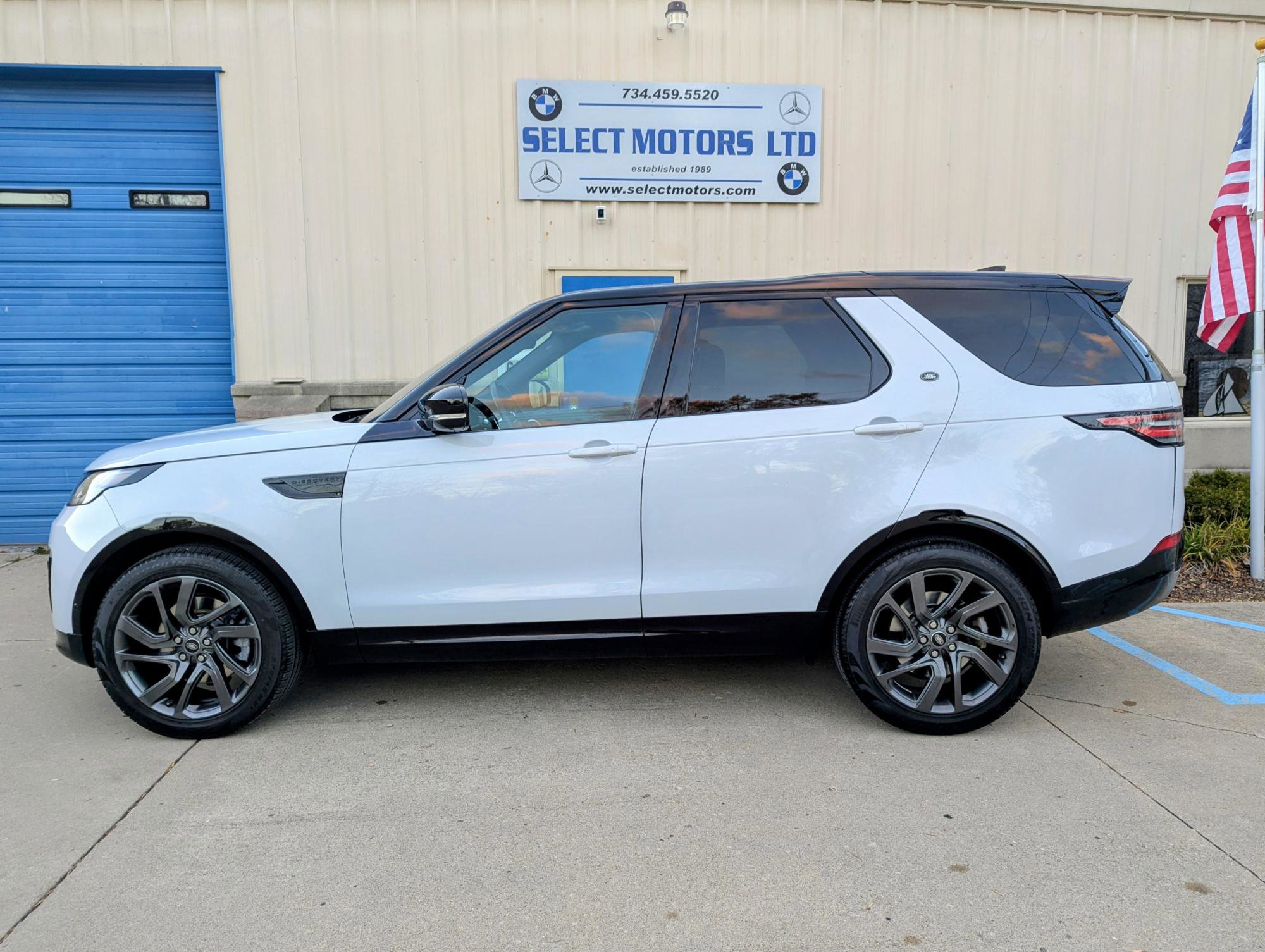 Used 2017 Land Rover Discovery HSE Luxury image 3