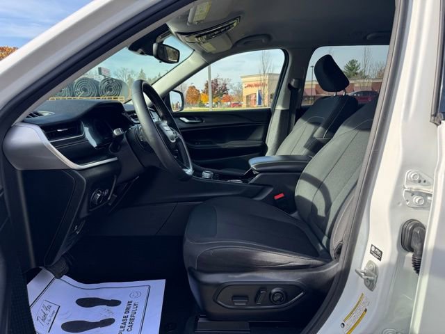 Certified 2023 Jeep Grand Cherokee Laredo image 12