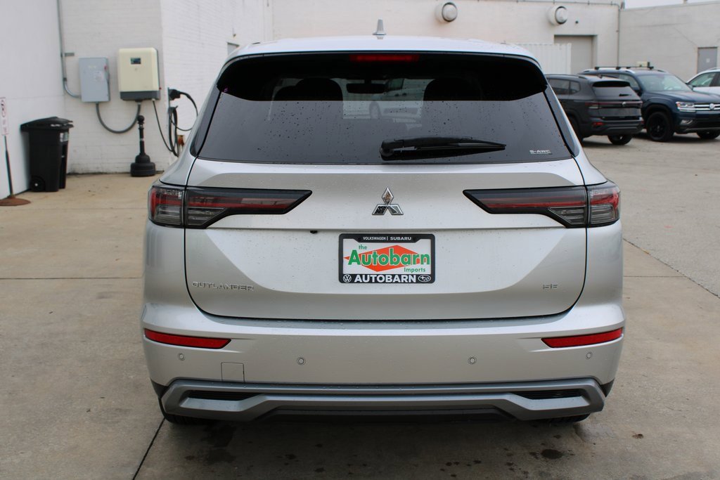 Used 2025 Mitsubishi Outlander SE image 5