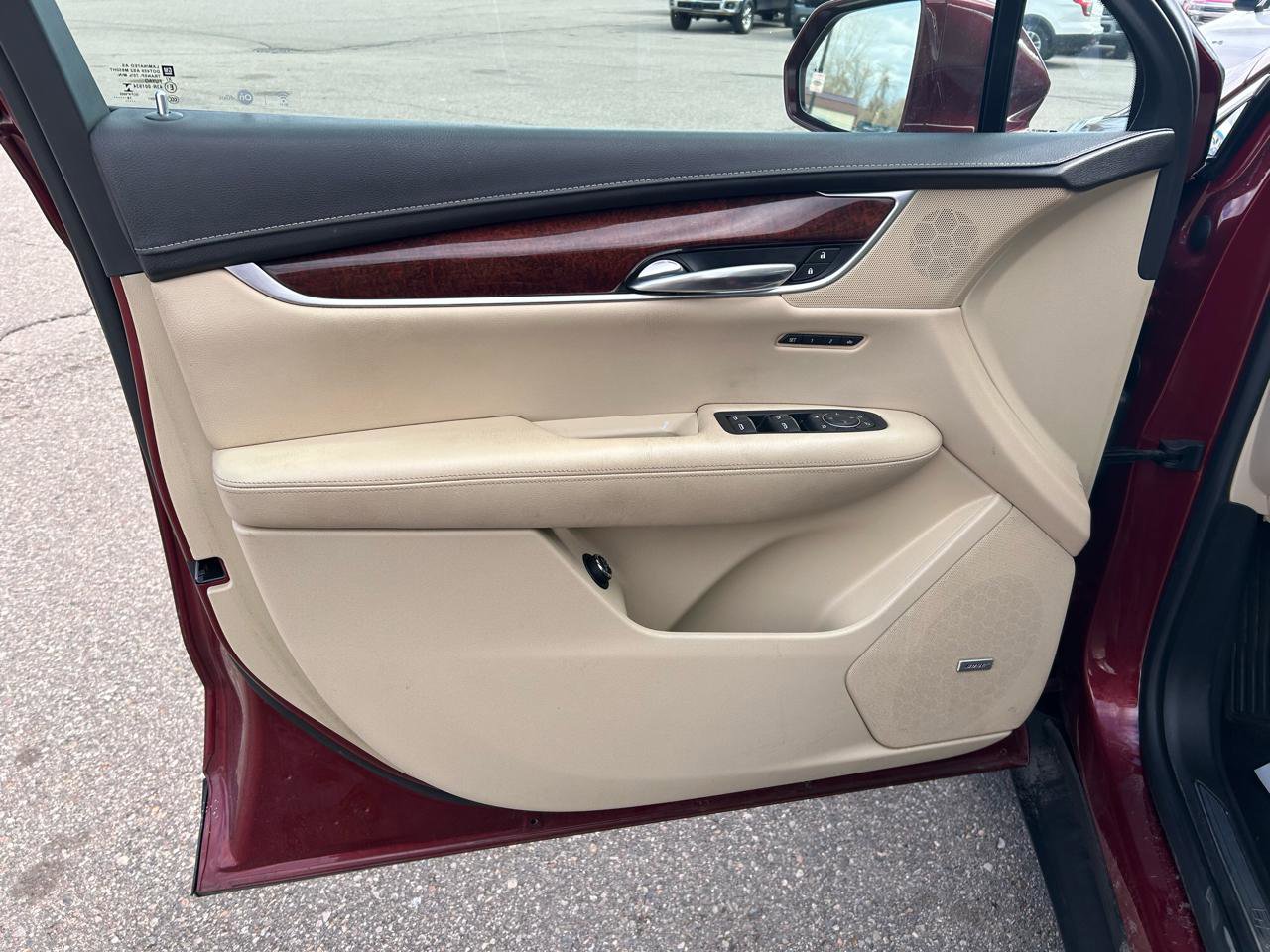 Used 2017 Cadillac XT5 Luxury w/ Driver Awareness Package FWD image 14