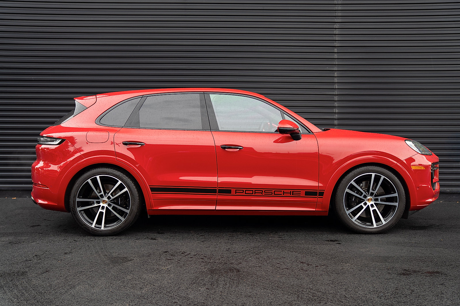 Used 2025 Porsche Cayenne GTS AWD/4WD image 31