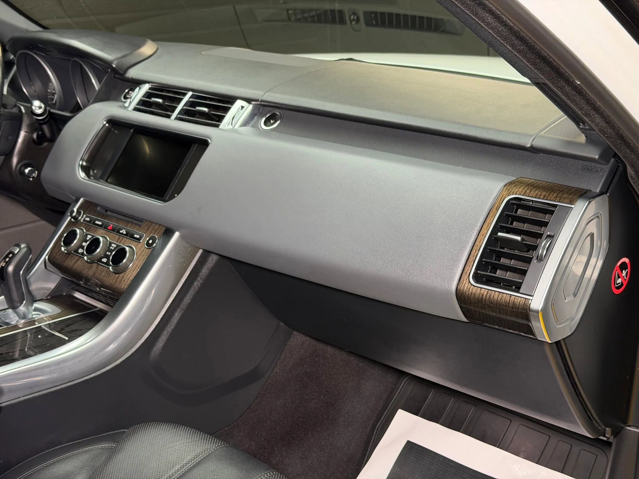 Used 2014 Land Rover Range Rover Sport SE image 50