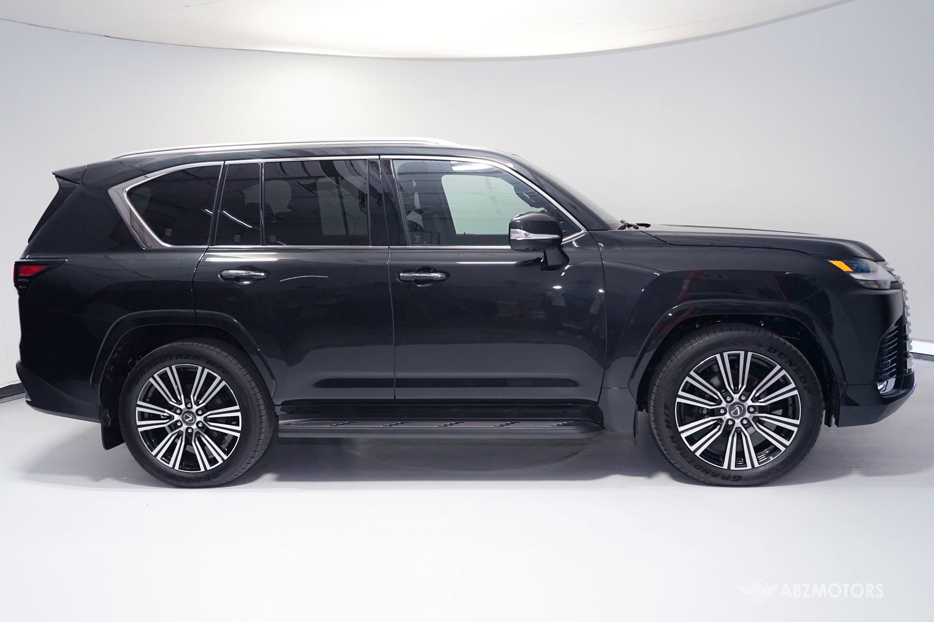 Used 2025 Lexus LX 600 4WD w/ Accessory Package (2T) image 4