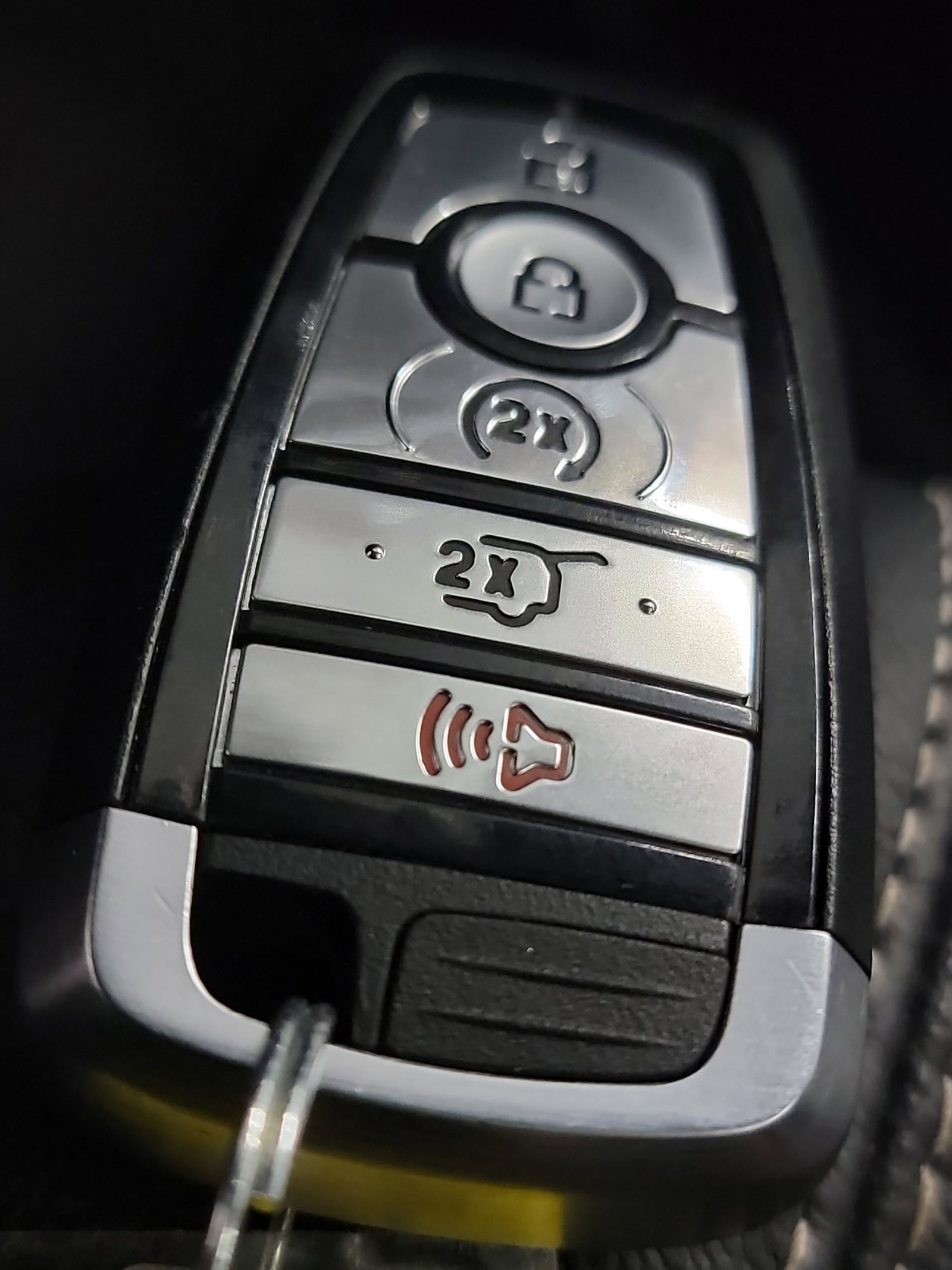 Used 2022 Ford Explorer ST image 32
