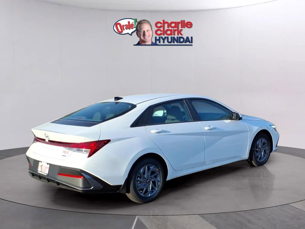 New 2026 Hyundai Elantra Blue image 5