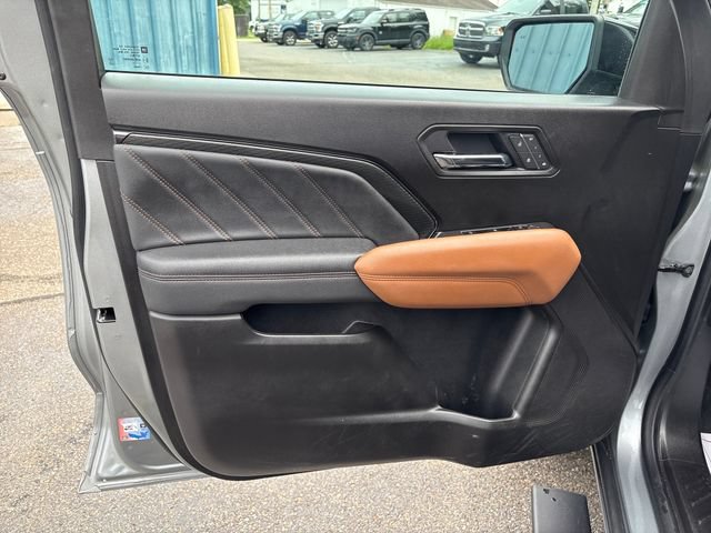 Used 2025 GMC Canyon AT4 w/ Technology Plus Package AWD/4WD image 7
