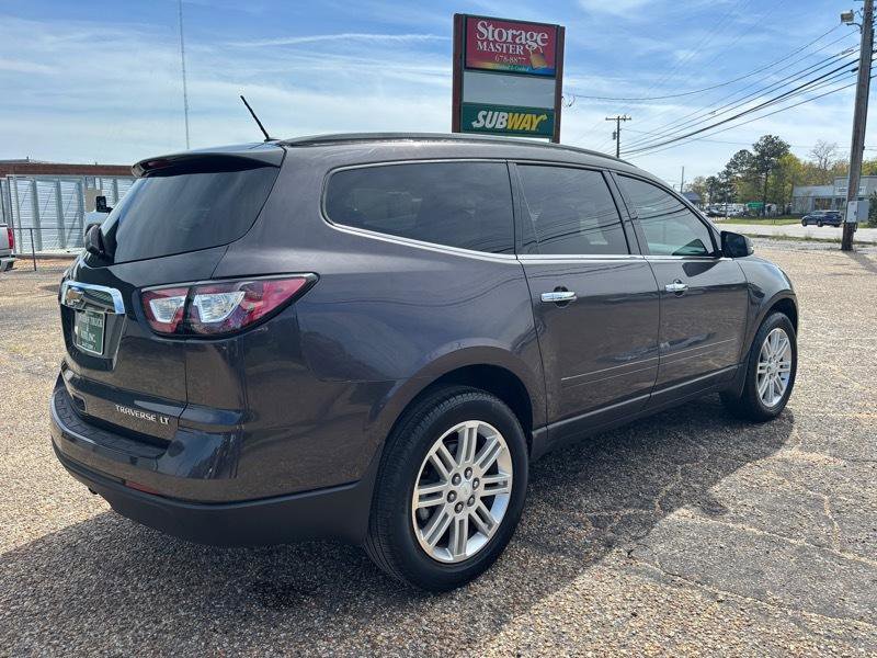 Used 2015 Chevrolet Traverse LT w/ Style and Technology Package FWD image 5
