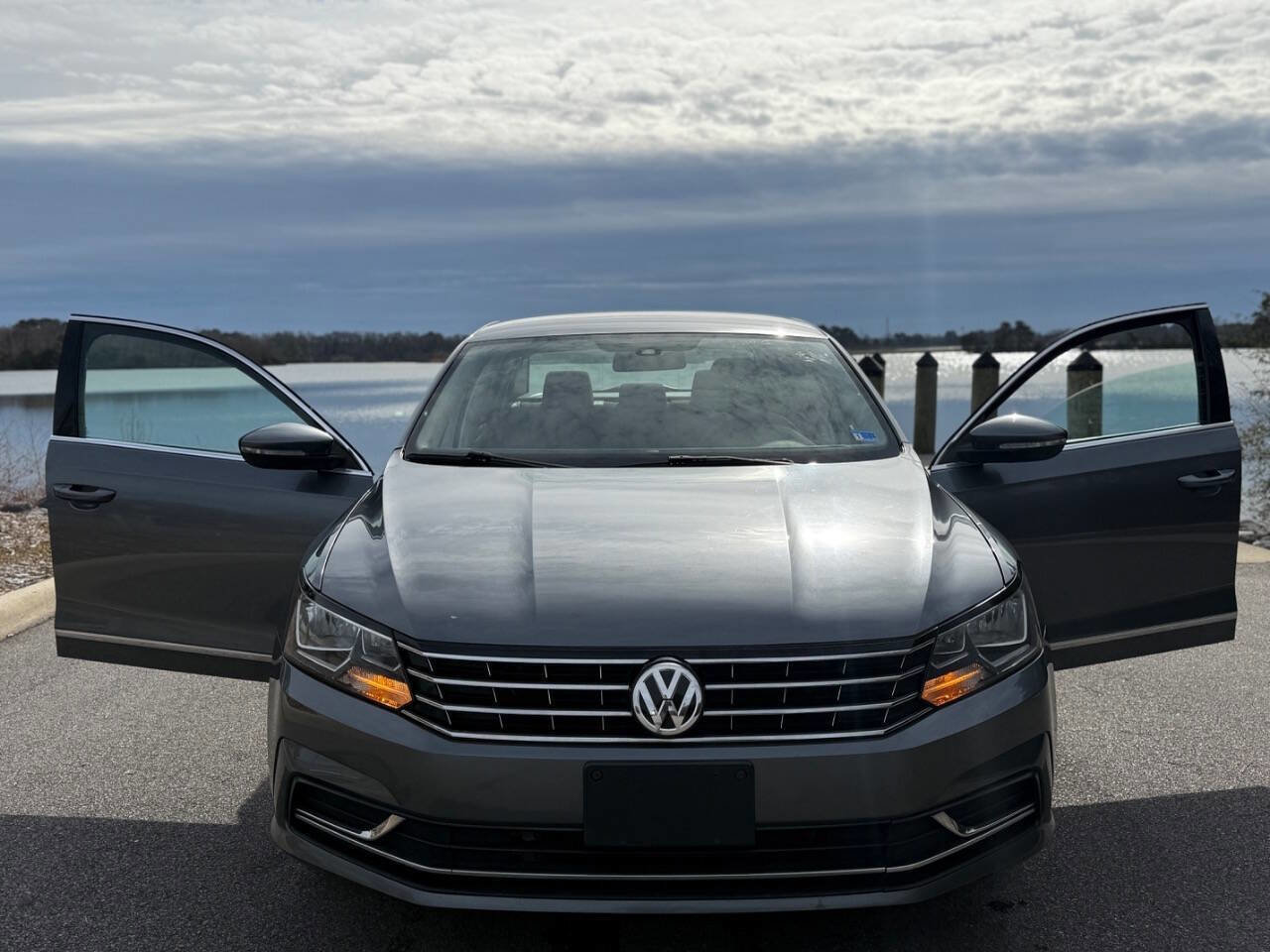 Used 2017 Volkswagen Passat 1.8T S image 6