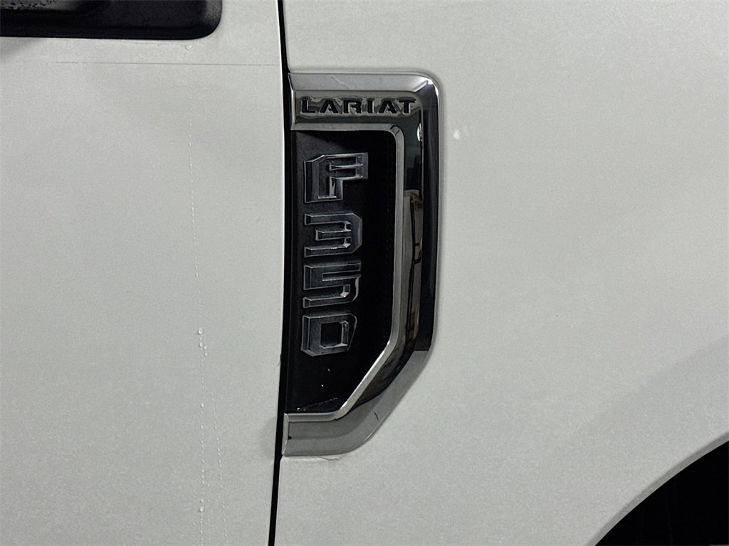 Used 2022 Ford F350 Lariat image 11