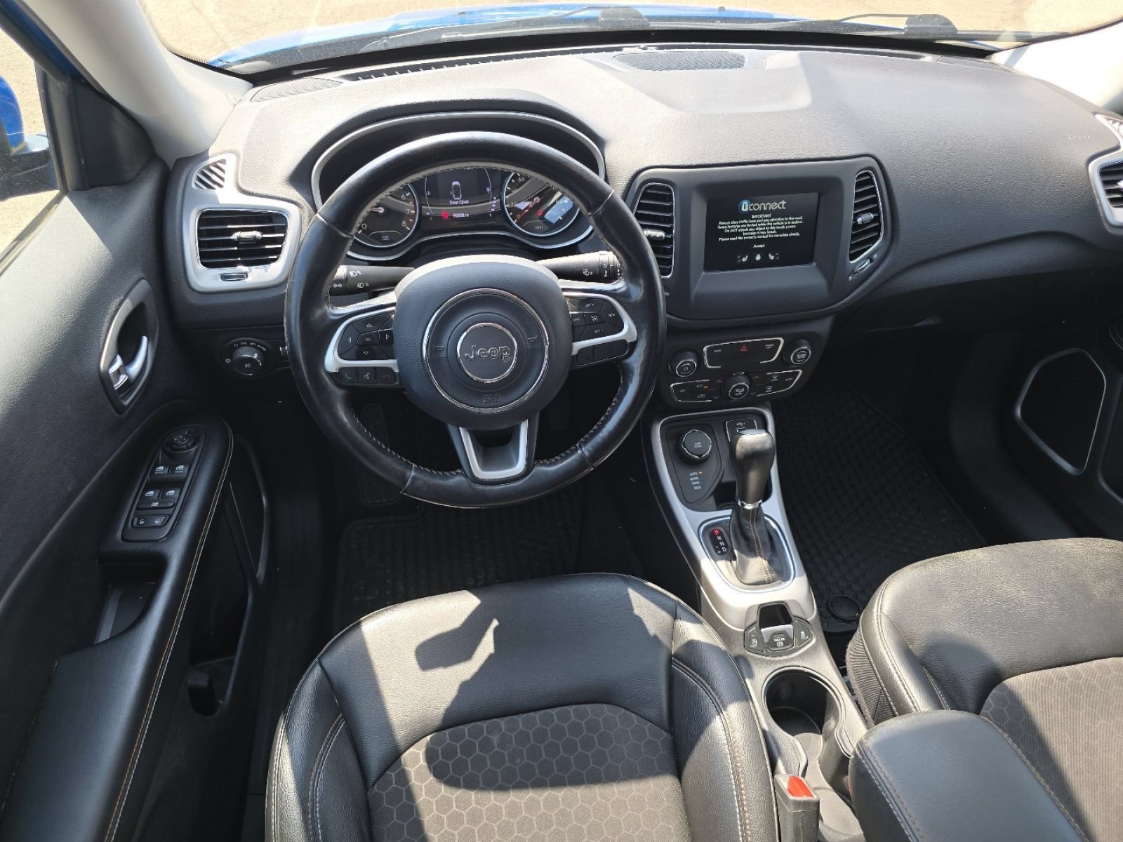Used 2020 Jeep Compass Latitude w/ Cold Weather Group AWD/4WD image 23