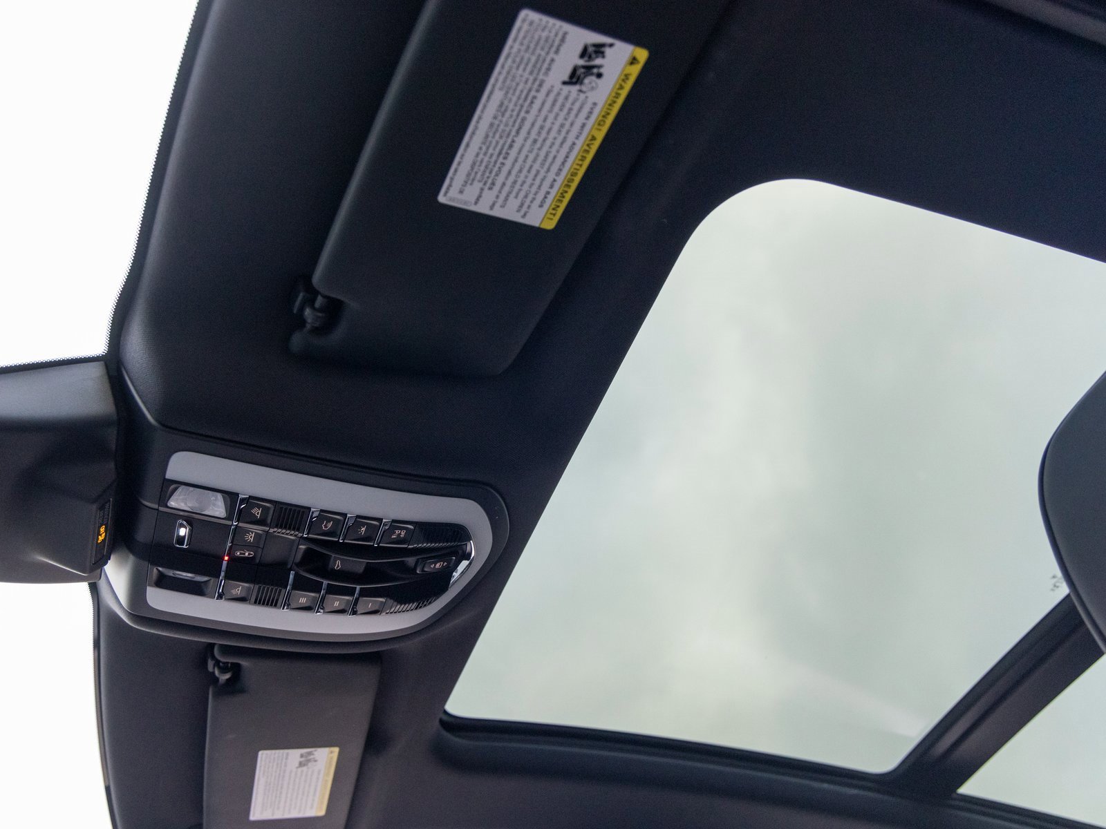 Certified 2025 Porsche Macan image 27