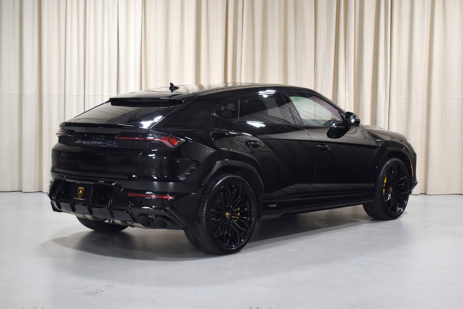 Used 2025 Lamborghini Urus SE image 9