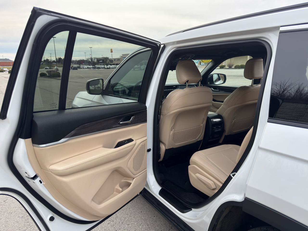 Used 2024 Jeep Grand Cherokee L Limited image 46