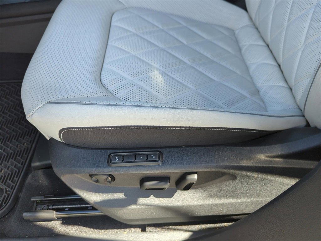 Used 2025 Volkswagen Atlas Cross Sport SEL Premium R-Line image 29