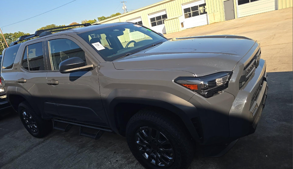 Used 2025 Toyota 4Runner SR5 AWD/4WD image 4
