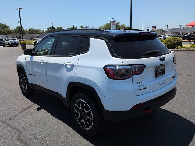 Used 2025 Jeep Compass Trailhawk AWD/4WD image 5