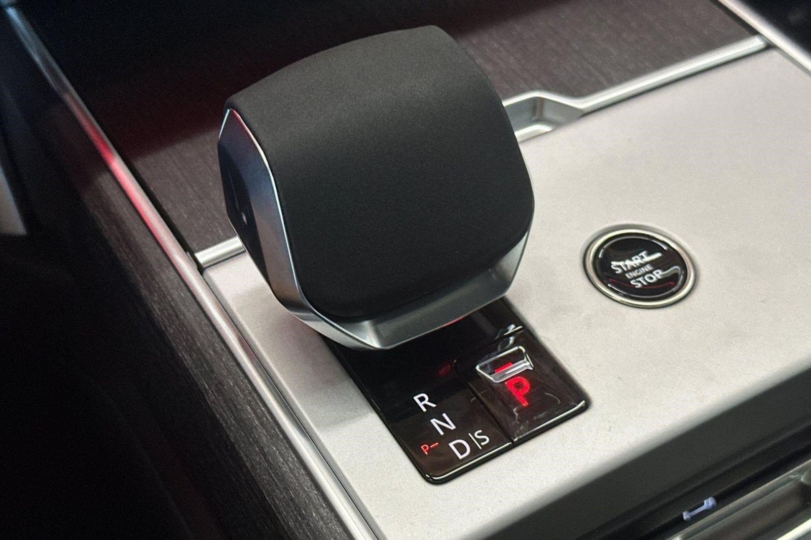 New 2026 Land Rover Range Rover SE AWD/4WD image 17