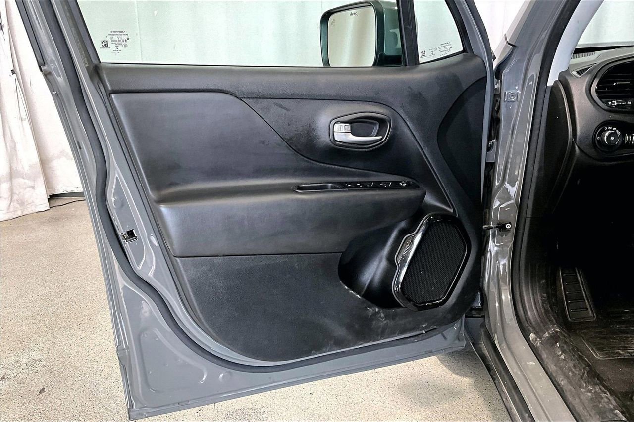 Used 2020 Jeep Renegade Altitude FWD image 20