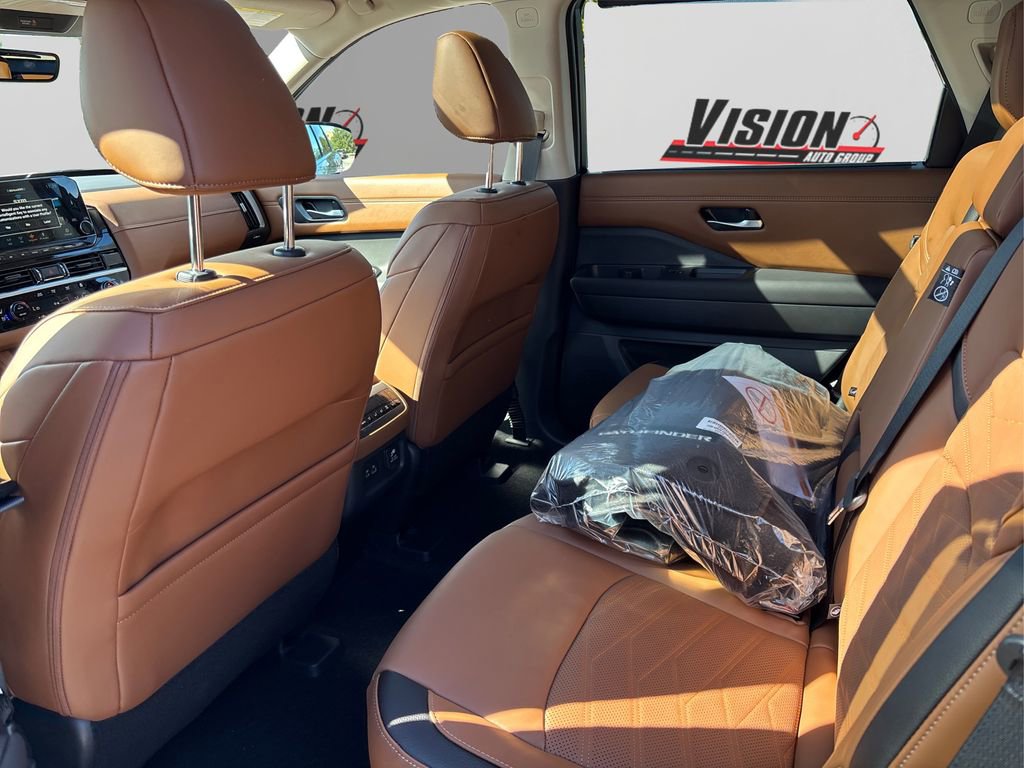 New 2025 Nissan Pathfinder Platinum w/ Cargo Package image 10