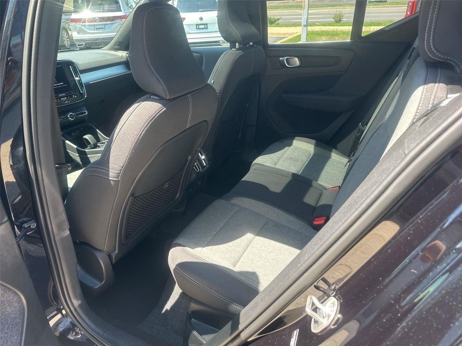 Used 2025 Volvo XC40 B5 Core AWD/4WD image 18