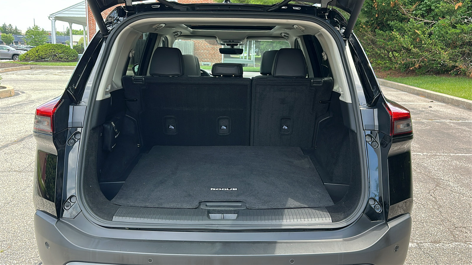 Certified 2023 Nissan Rogue SV w/ SV Premium B Package AWD/4WD image 6